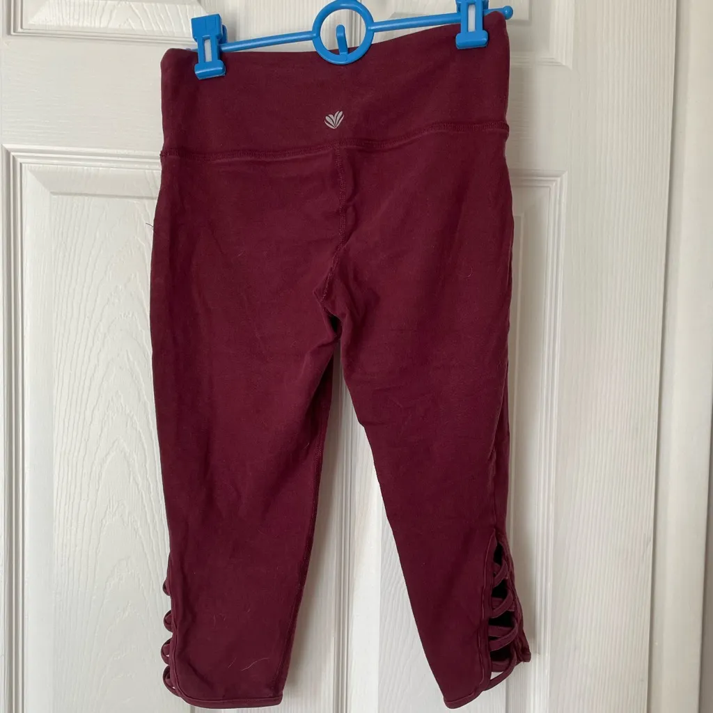 Forever 21 Cropped Leggings with cutout - Image 2