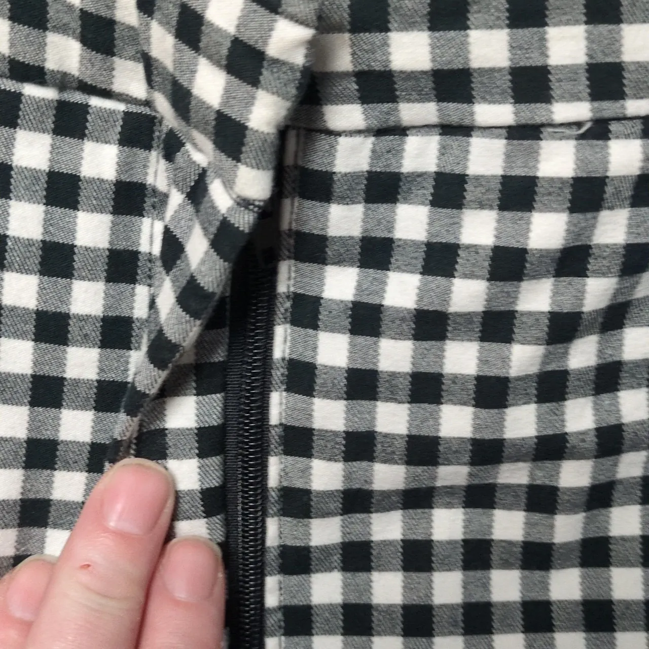 ZARA  Basic Black And White Gingham Print Trousers Size Small - Image 4