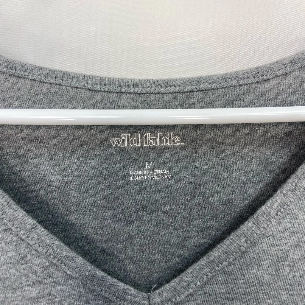 EUC Wild Fable women’s gray‎ short sleeve v-neck cropped tshirt top stretch M - Image 3