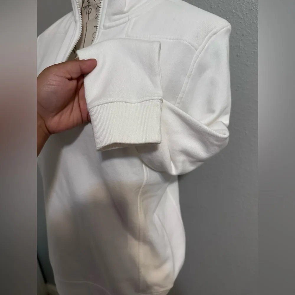 Vineyard Vines Women's White Cap Shep
Quarter-Zip Pullover no sign of wear - Image 4