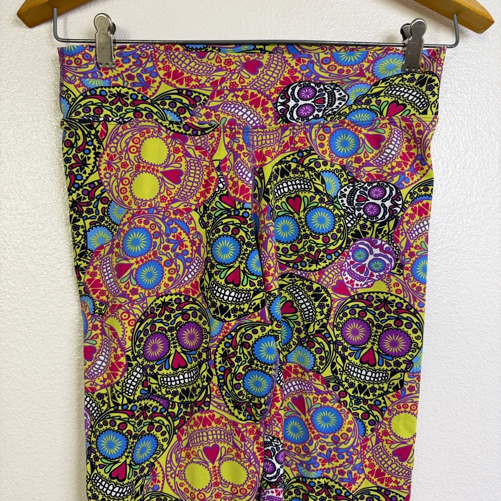 Dona Jo Womens Leggings Large Size 2 Multi Sugar Skulls Artsy Yoga Gym 26" Pink - Image 2