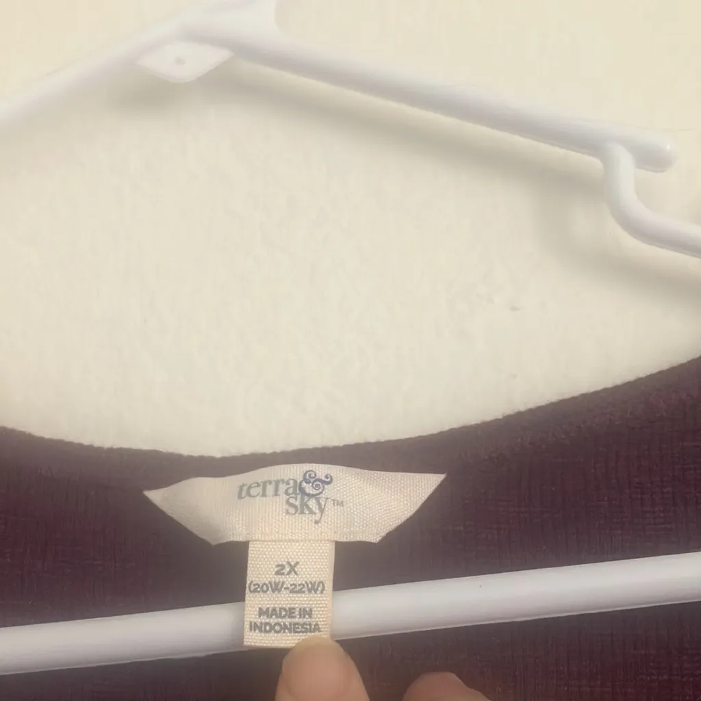 FINAL MARKDOWN Terra & sky babydoll style top 2x - Image 3