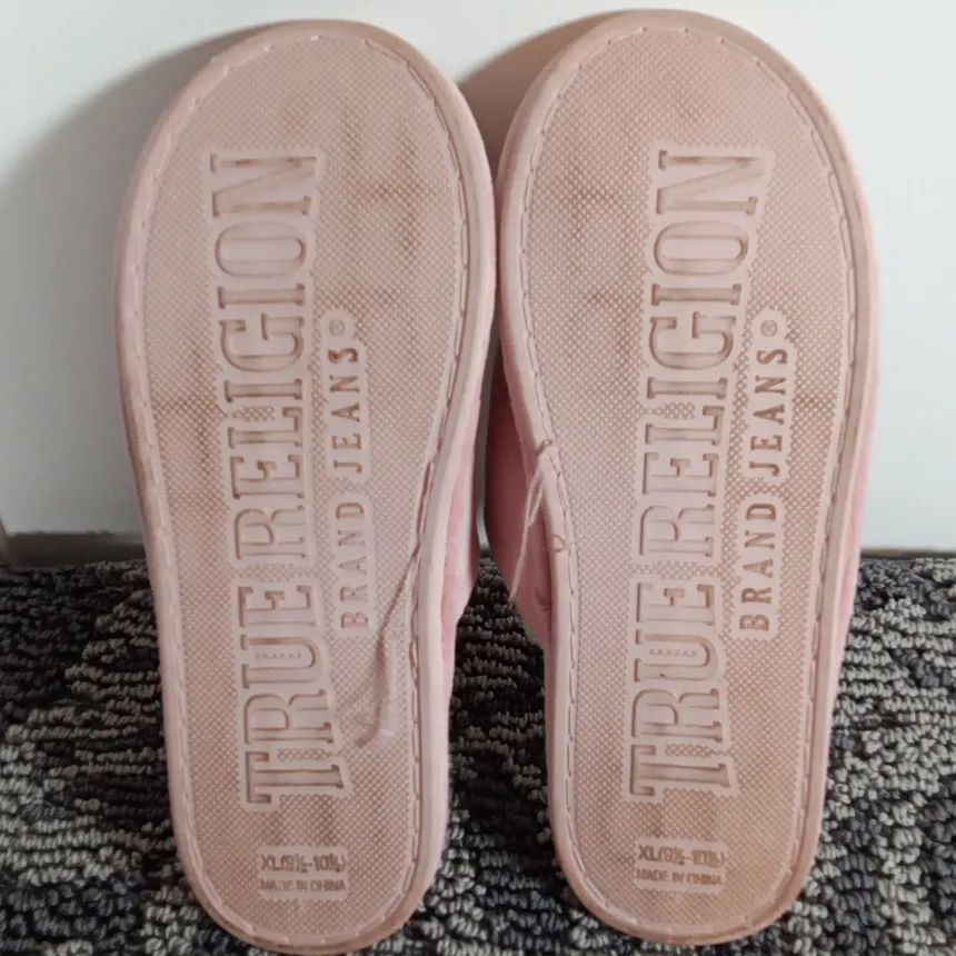 True Religion Pink Slippers with Rhinestones Womens Size 9.5-10 - Image 4