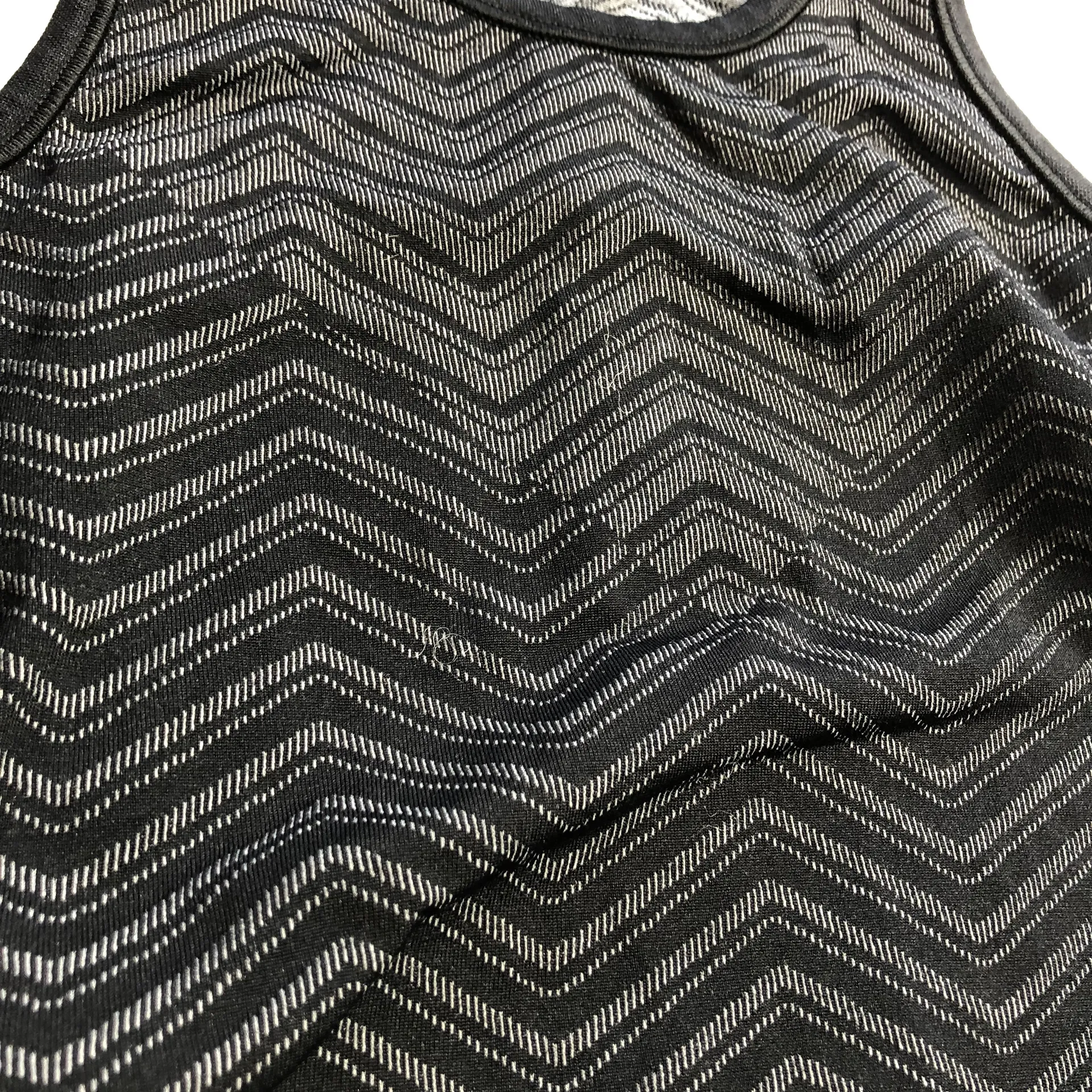 Athleta Finish Fast Line Tank Grey Chevron - Image 6