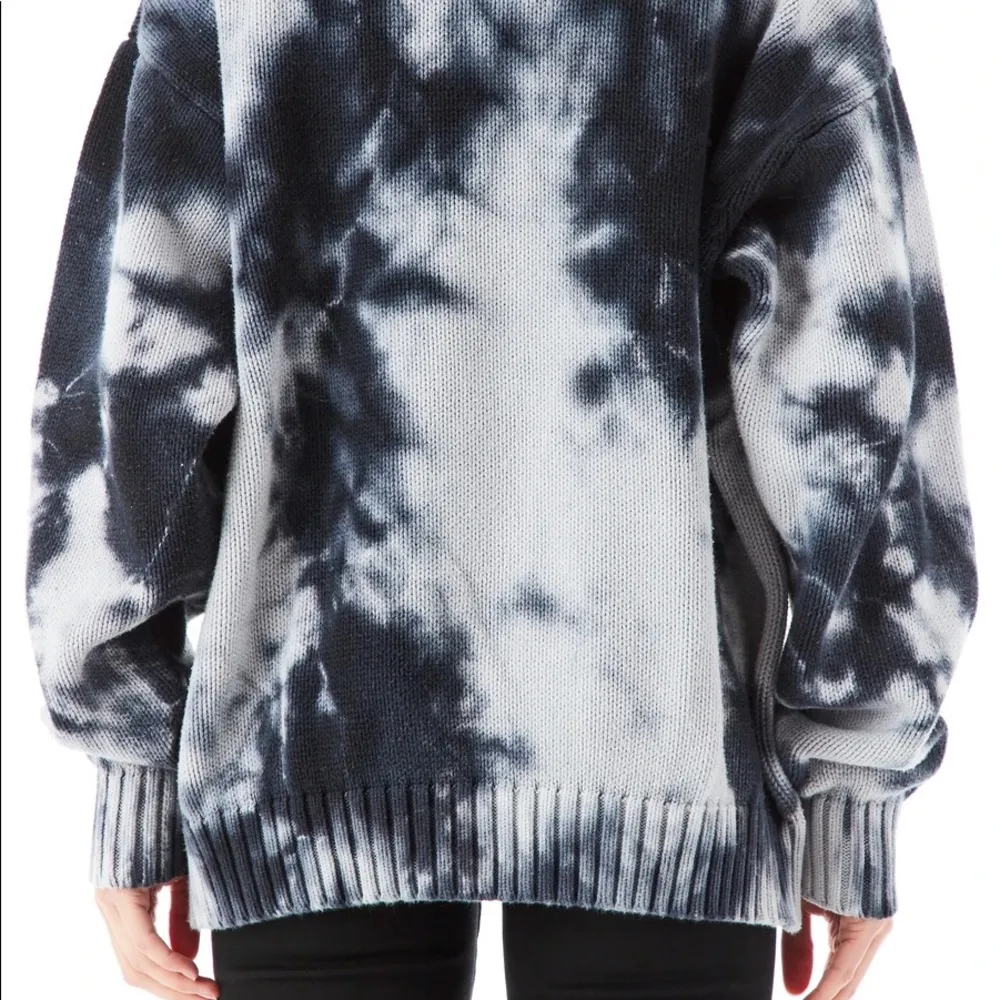 LF Oversized Crystal Die Sweater - Image 4