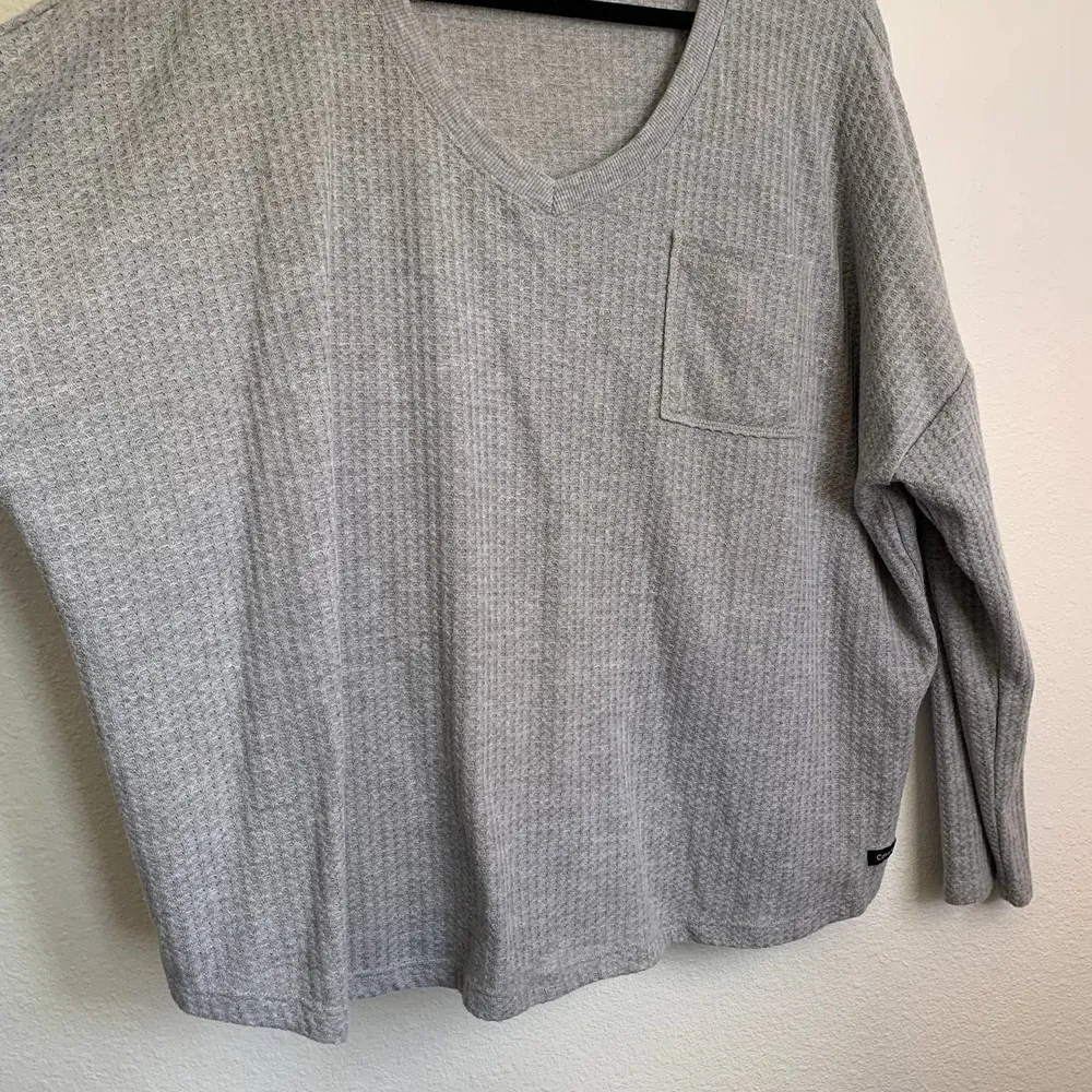 NEW Calvin Klein Waffle Knit Tee in Gray - Image 5