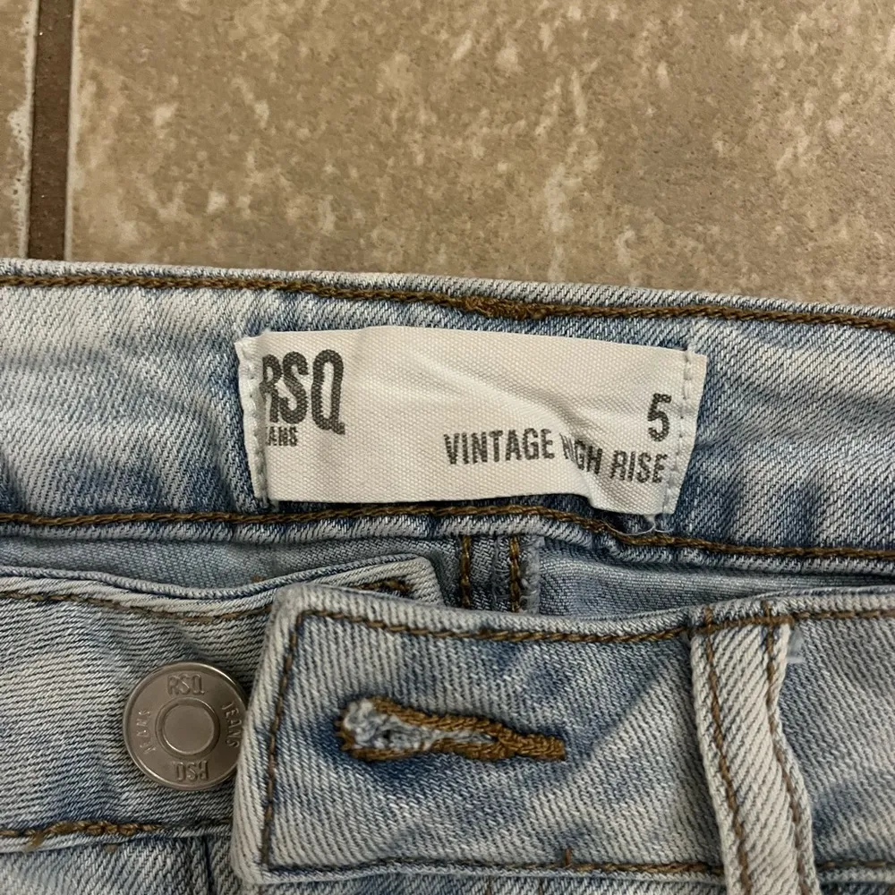 RSQ JEAN SHORTS - Image 3