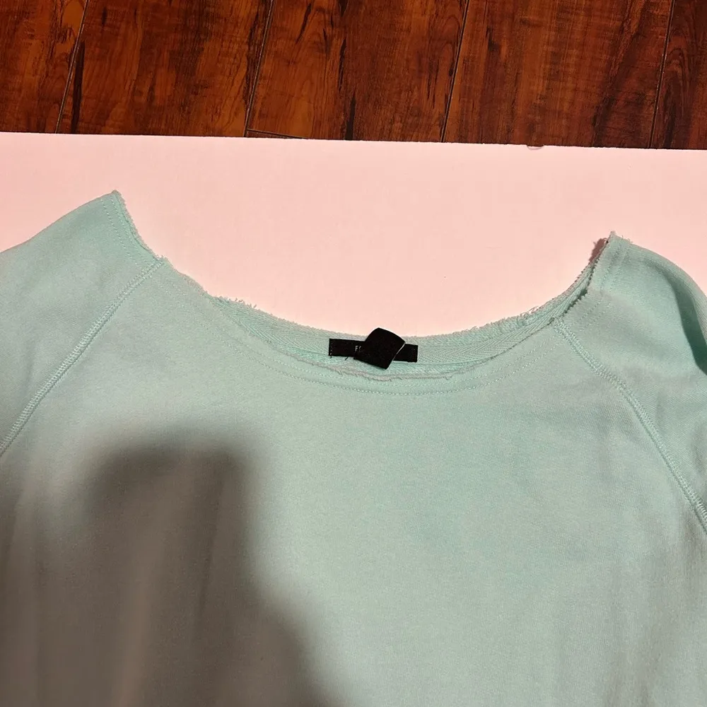 Forever 21 Blue Crewneck Sweater with Ribbed Cuffs - Image 4