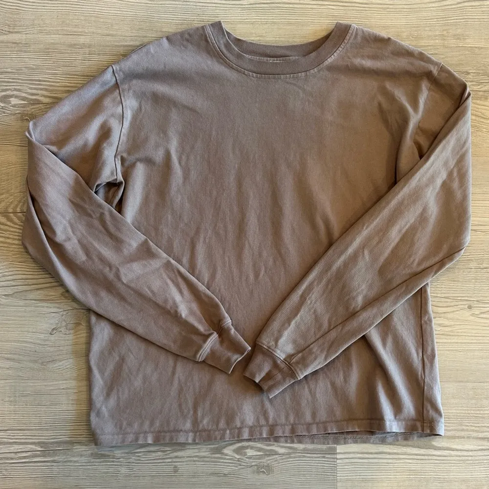 Good American Essential Long Sleeve Crewneck Top Putty Brown size 1/2 small S/M - Image 9