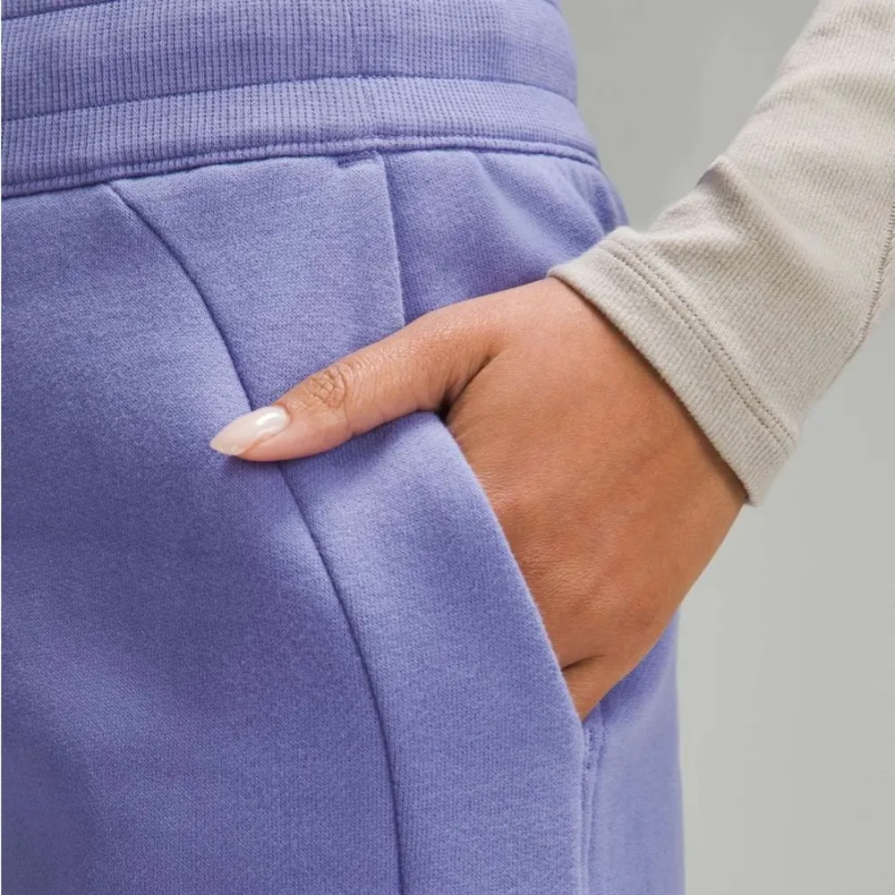 Lululemon  Scuba High-Rise Short 5" - Image 4