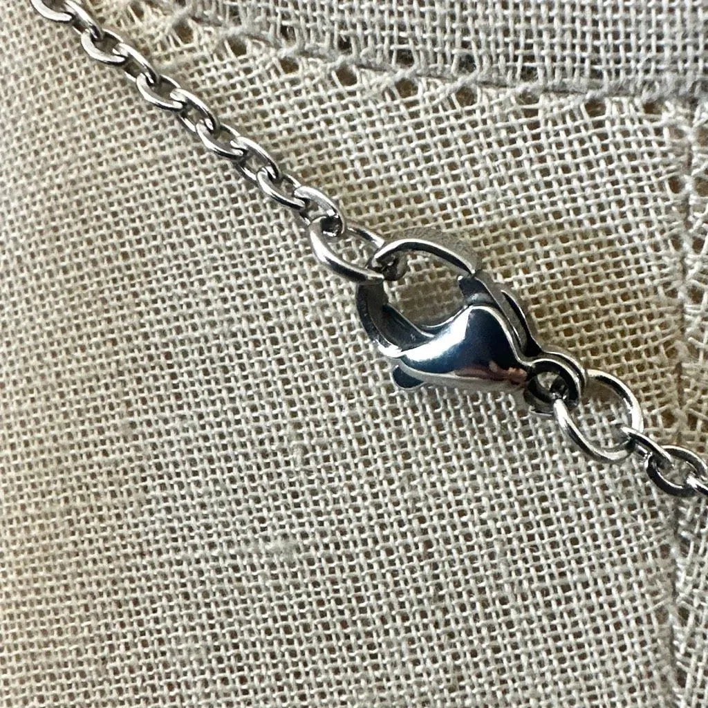 Vintage Pewter Flying Bird pendant Necklace Silver - Image 7