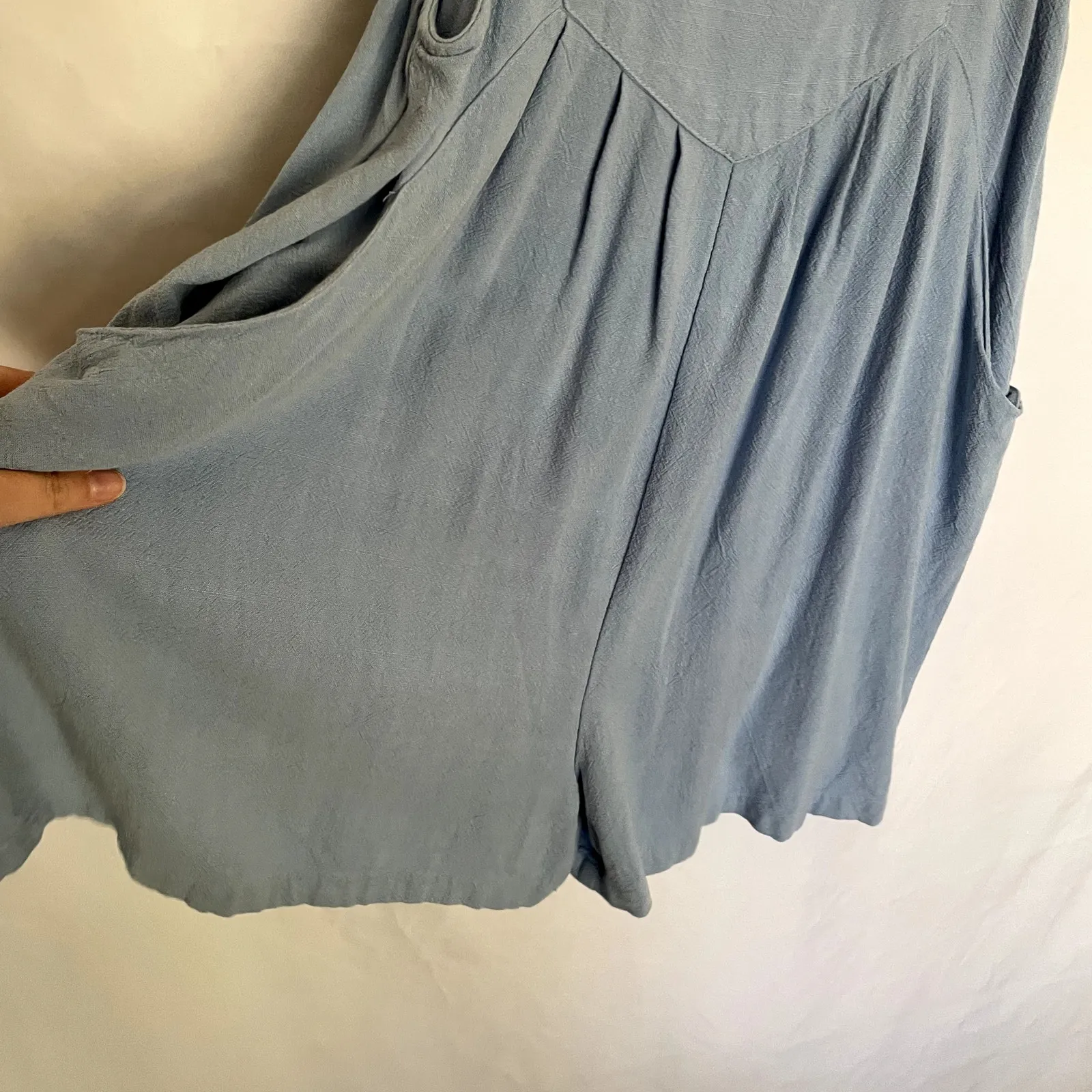 Sky blue slouchy overall shorts flowy pockets adjustible straps women's size M Size M - Image 3