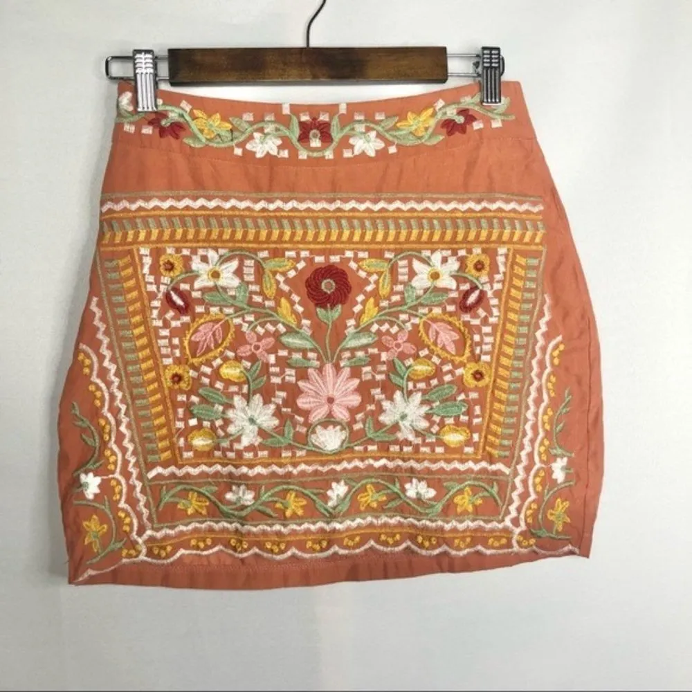 Boutique High Waist Scallop Hem Embroidered Flower Mini Skirt S - Image 3