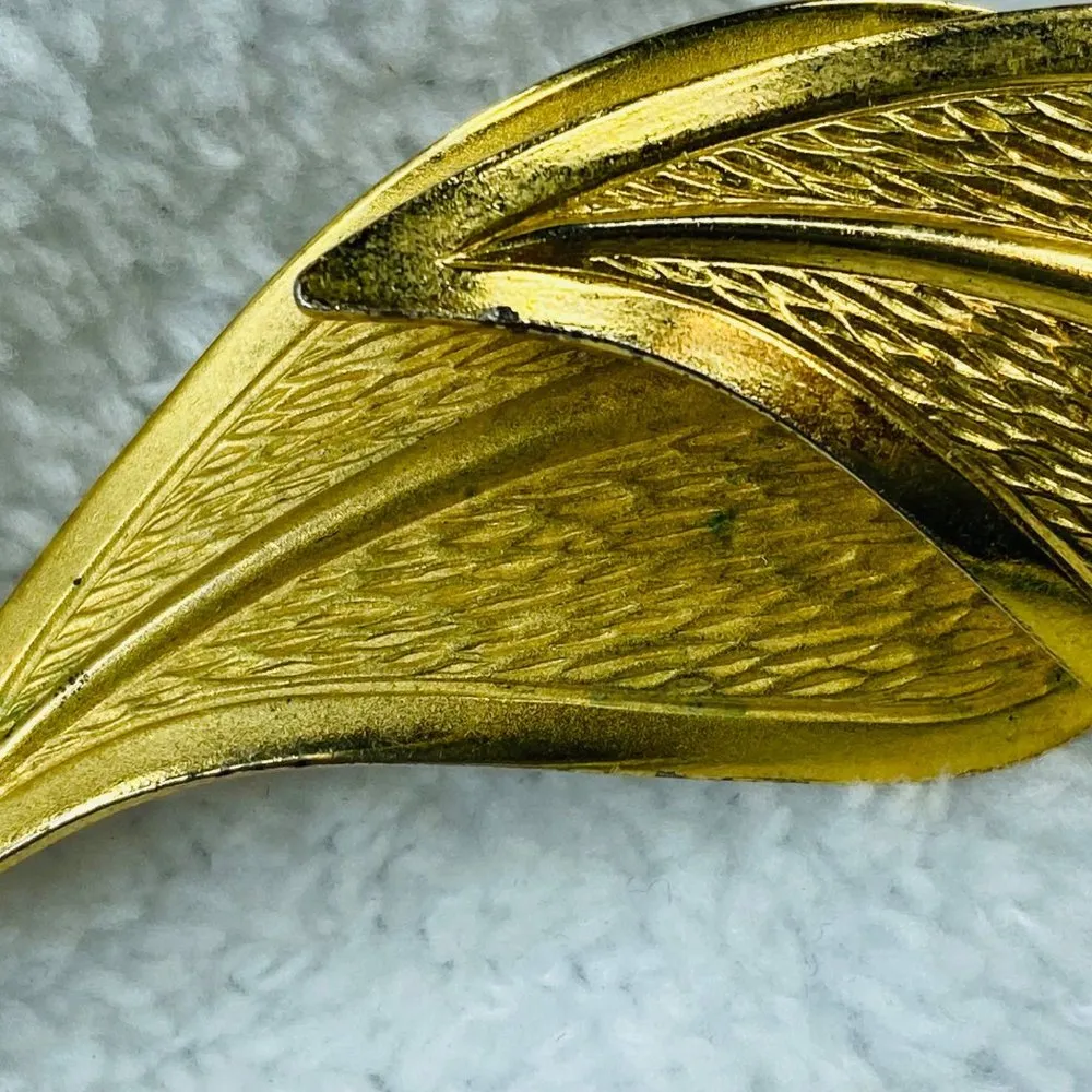 Gold Tone Textured Double Leaf Jewelry Pin Brooch Vintage Fall Casual Wear - Image 6
