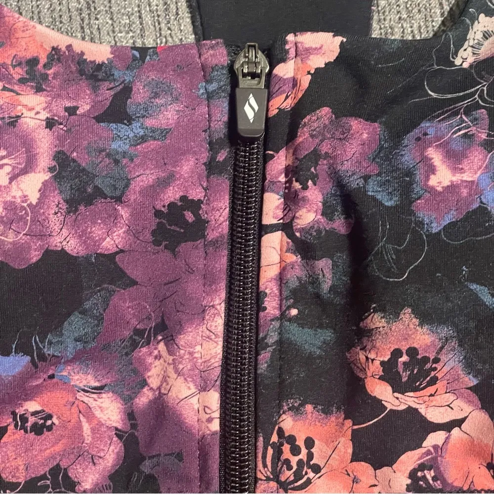Skechers GOWALK Linear Floral Front Zip Bra - Image 5
