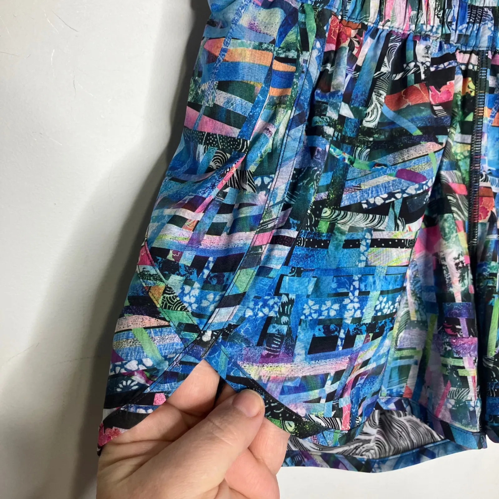 Lululemon seawheeze tracker shorts special edition multicolor women's size 6 - Image 4