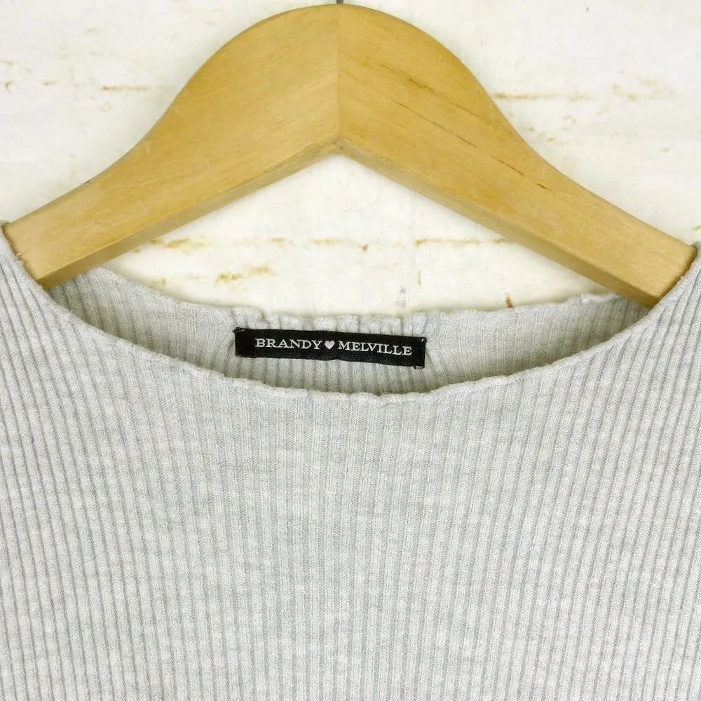 Brandy Melville Ribbed Crop Top Womens One Size Gray Lettuce Hem Short Sleeve - Image 4