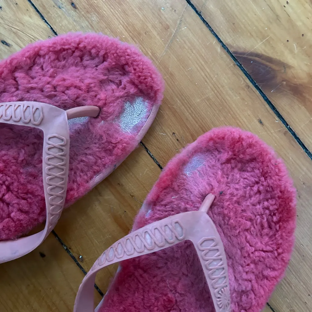 ☀️3/$25 UGG Fluffie shearling flip-flop sandals 8 pink - Image 2