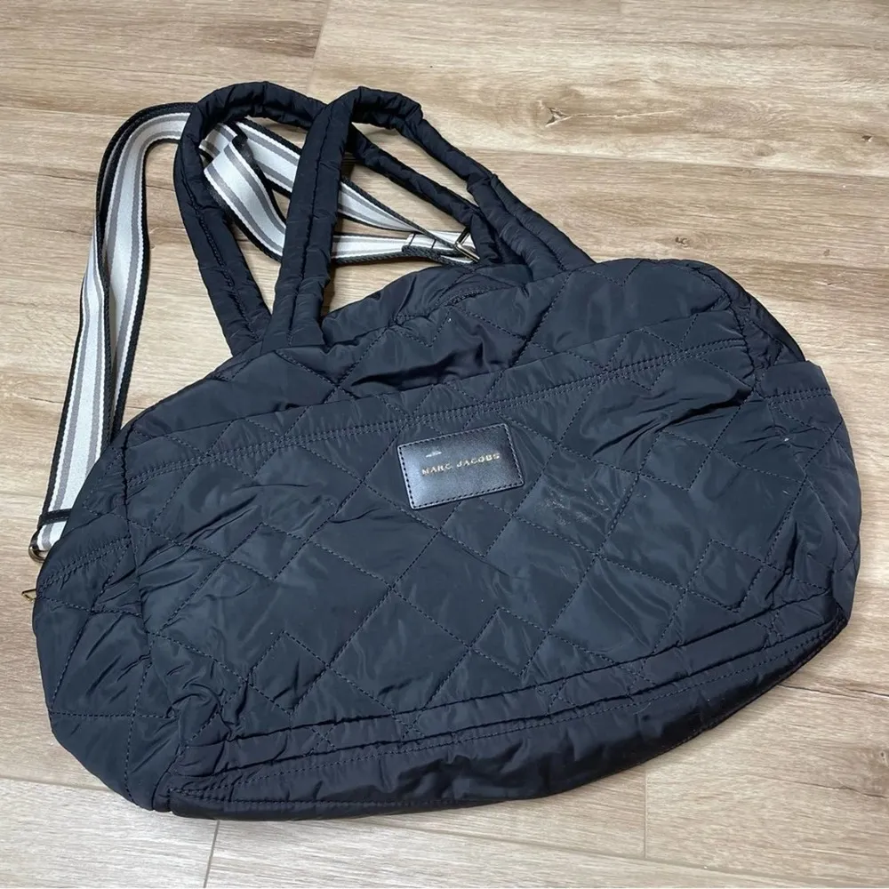 Marc Jacobs Women's Black Quilted Two-Way Zip Top The Weekender Medium Bag sz OS - Image 2