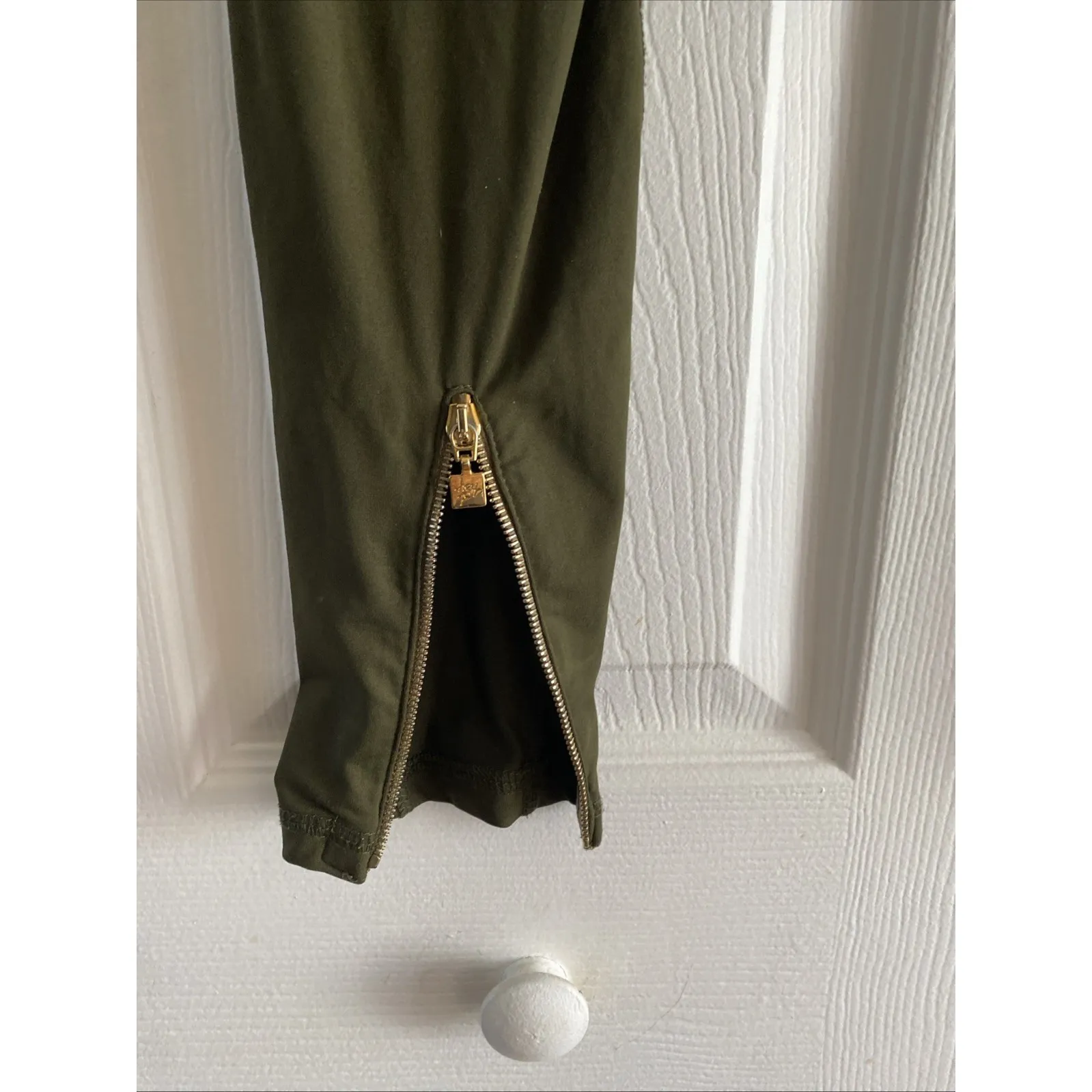 Hey Jo London Womens XS Green Leggings Gold Zipper Quiet Luxury - Image 5