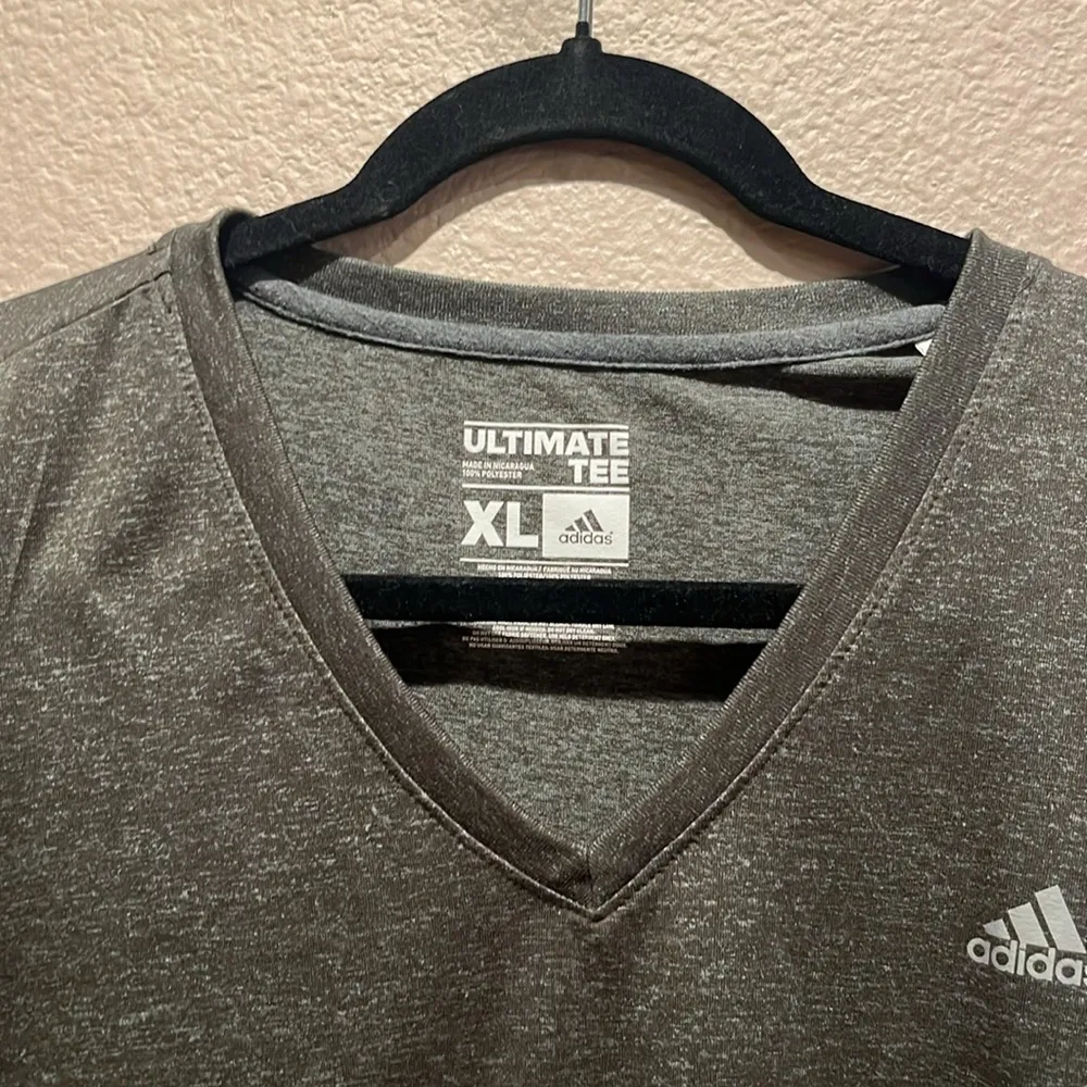 Adidas Women’s Climalite Gray V Neck Athletic T Shirt  Size XL - Image 7
