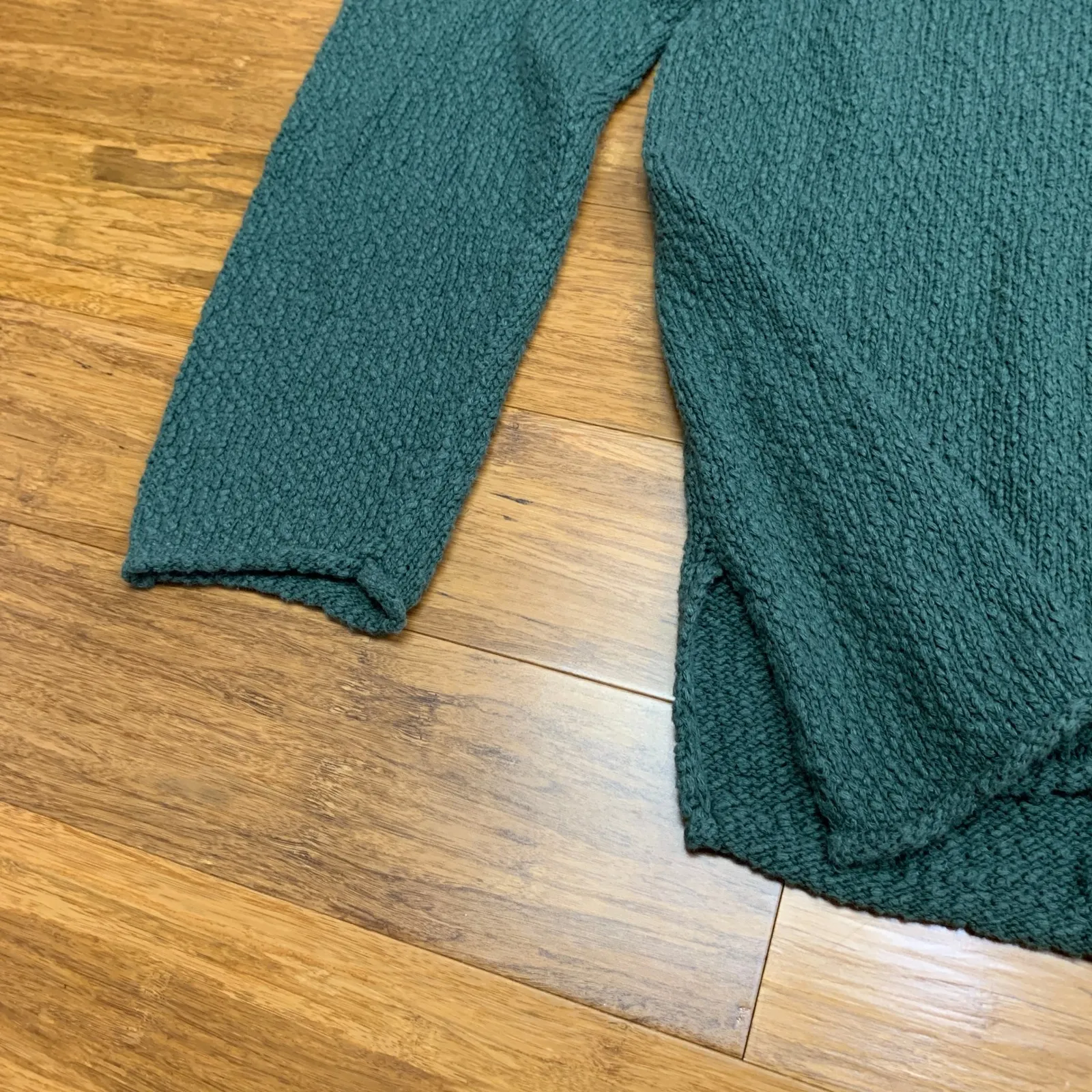 Aerie Green Textured V Neck‎ Long Sleeve Sweater Womens Size Medium Comfy Casual - Image 2