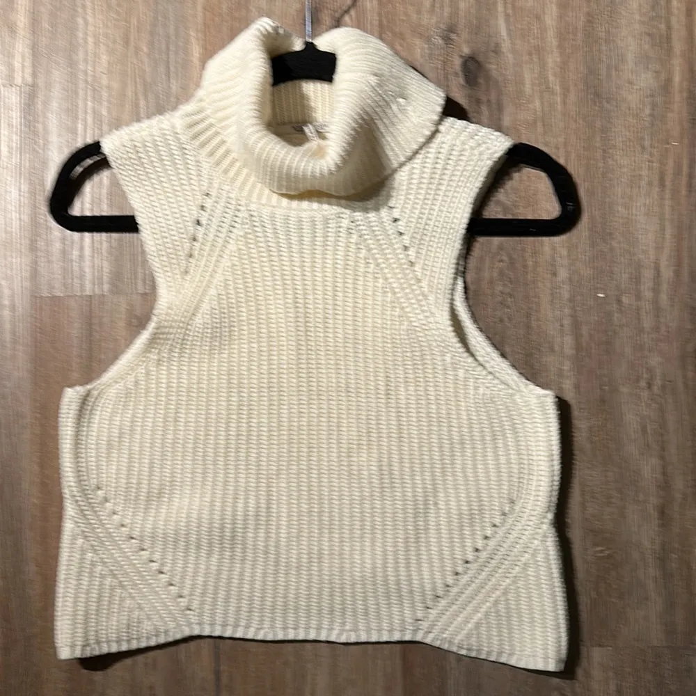 Sleeveless, knitted turtle neck top worn once like new sold out on brand’s site - Image 8