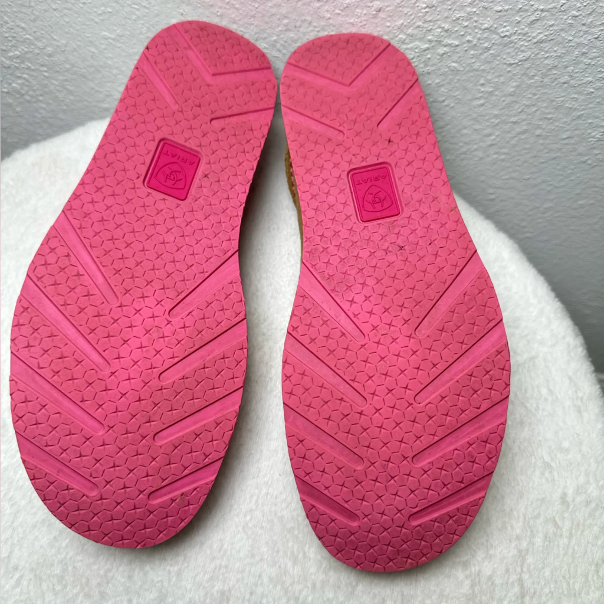 Ariat Women’s Cruiser Size 7.5 Tan Suede Pink Slip On Loafer Flat Casual - Image 11