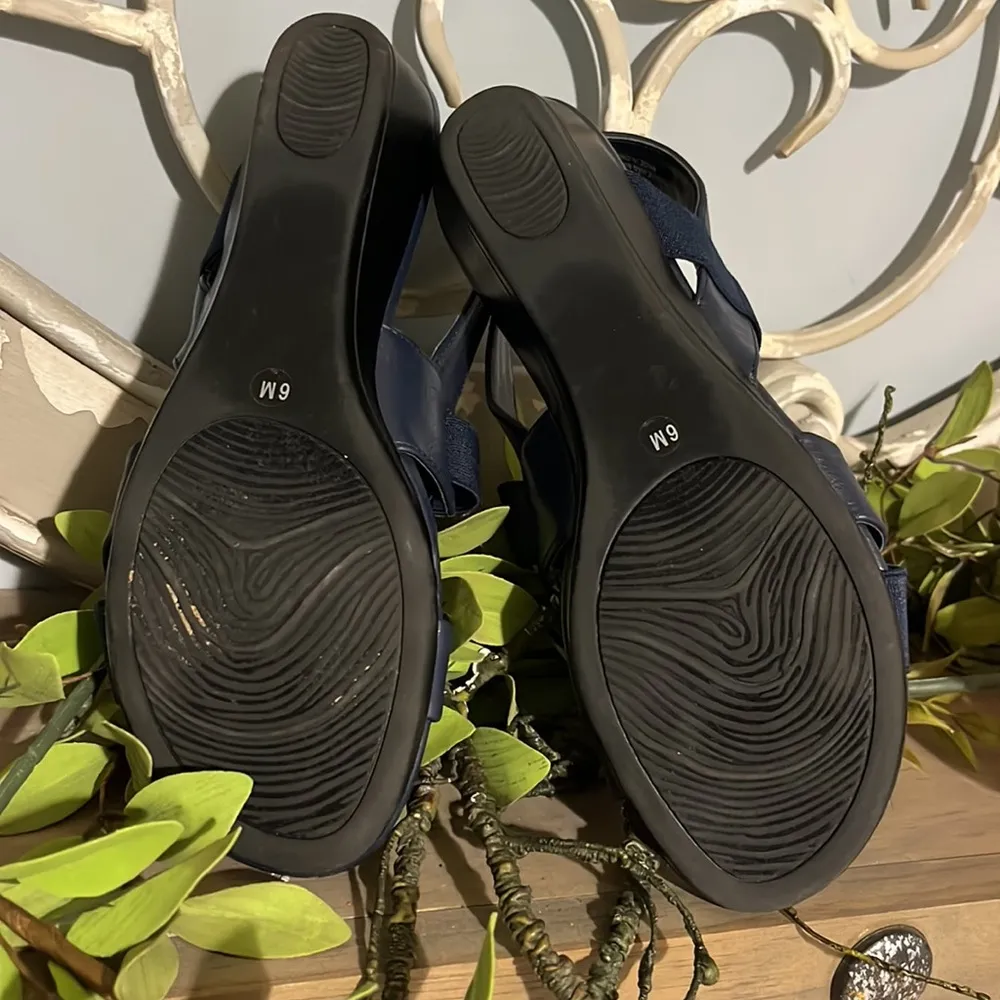 Impo Stretch Sandals Navy Blue Strappy Wedge Low Heel Womens 6 Regal - Image 7