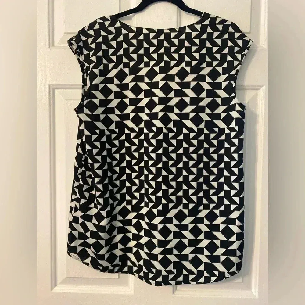 J. Crew Factory White & Black‎ Geometric Cap - Image 3