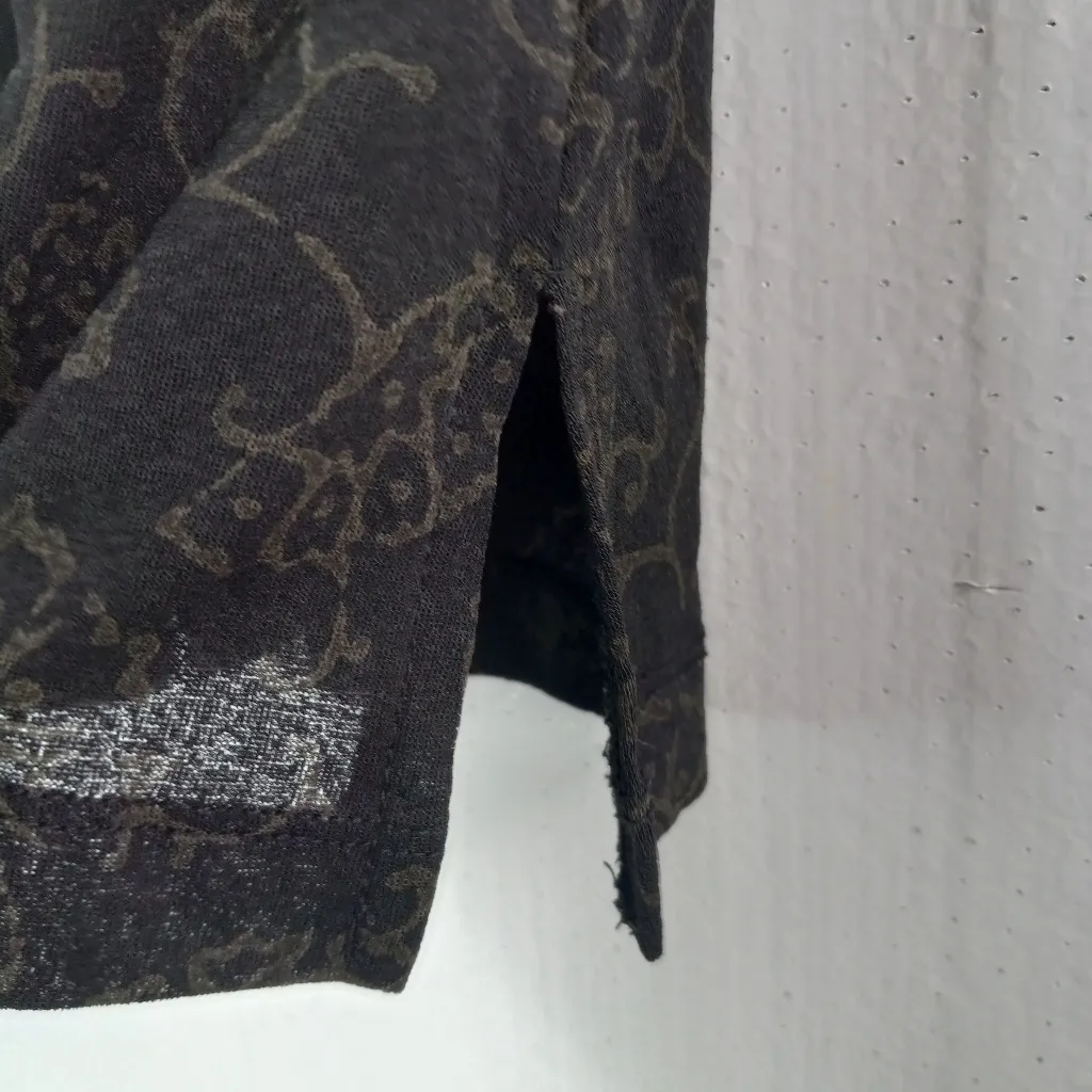 Linq S Butterfly Gemstone Beaded Capped Sleeve Pullover Top in Black Pink - Image 3