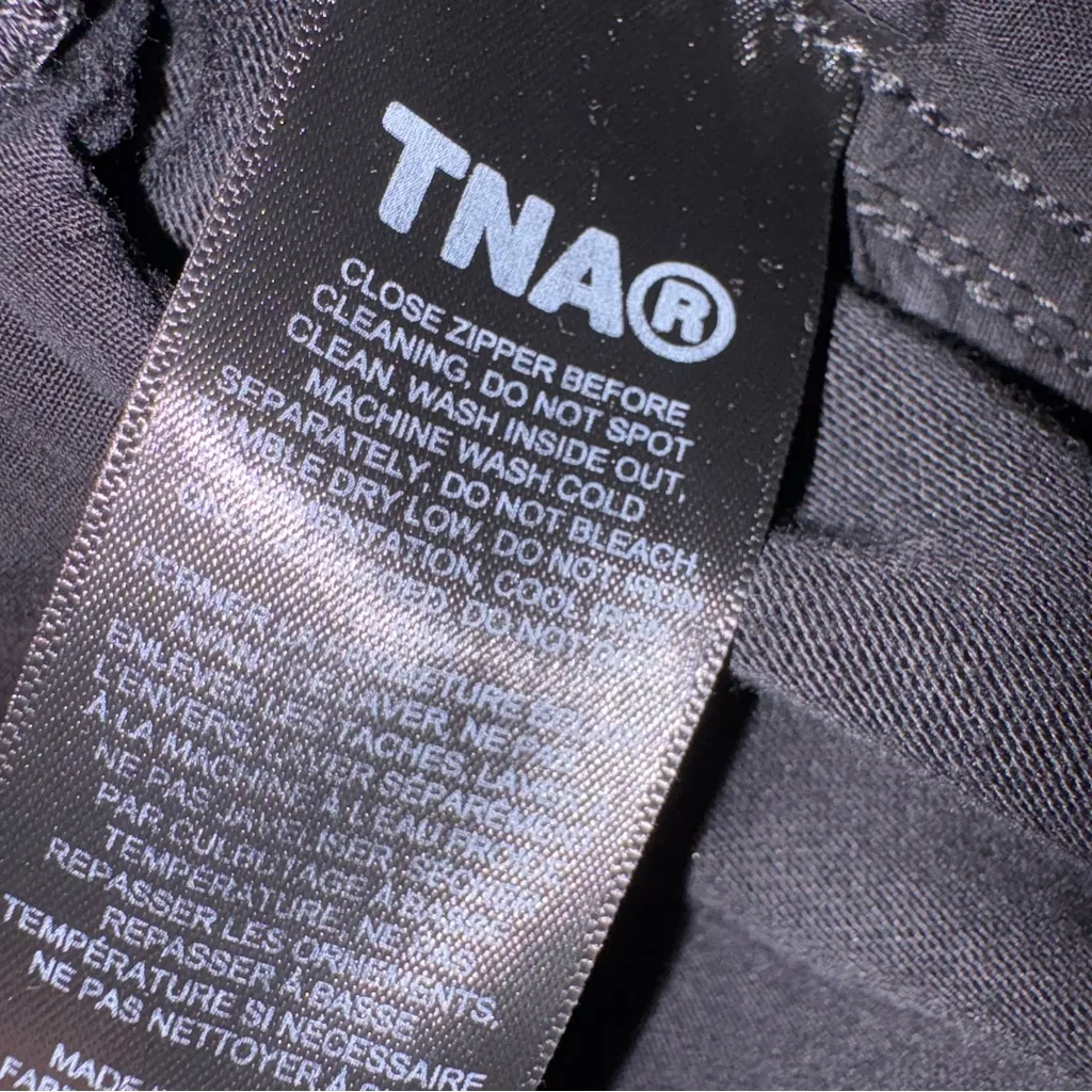 TNA Aritzia surplus division Black cargo pants size 6 White - Image 9