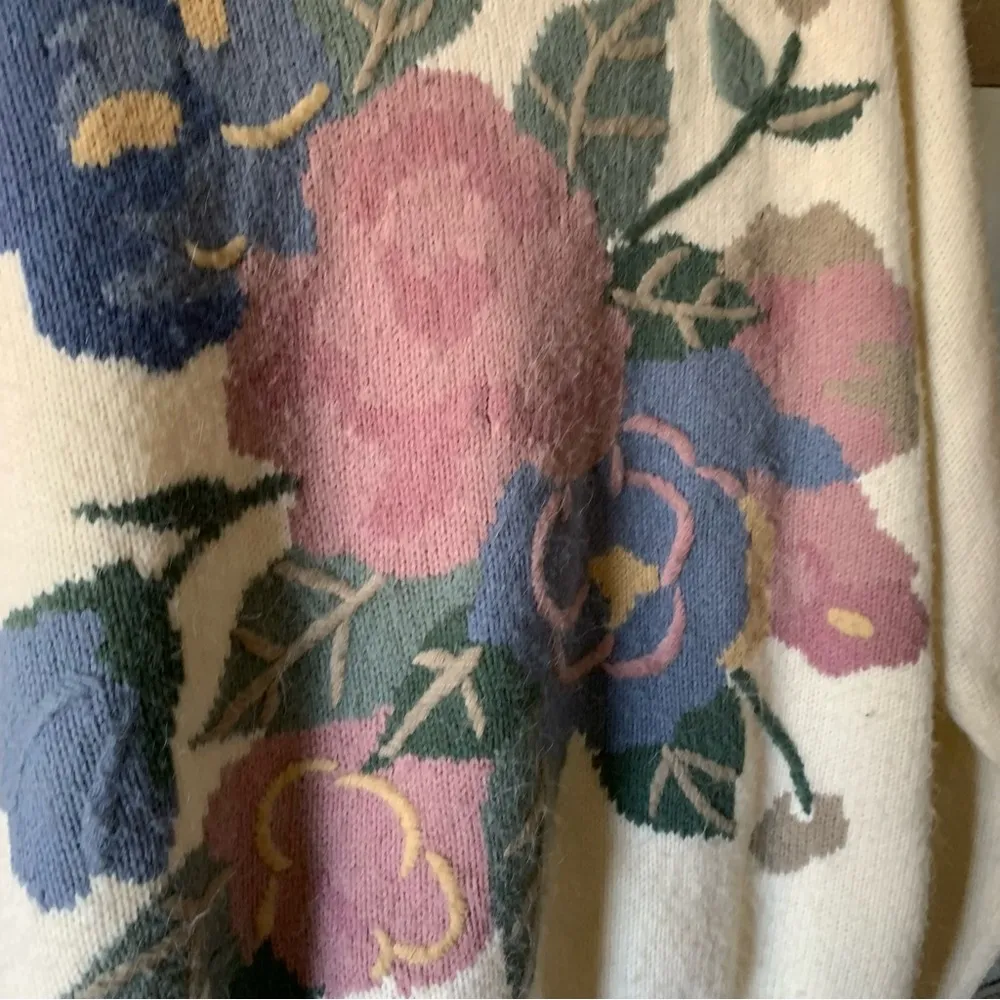 ☀️ Vintage ALFRED DUNNER floral ivory sweater - Image 7