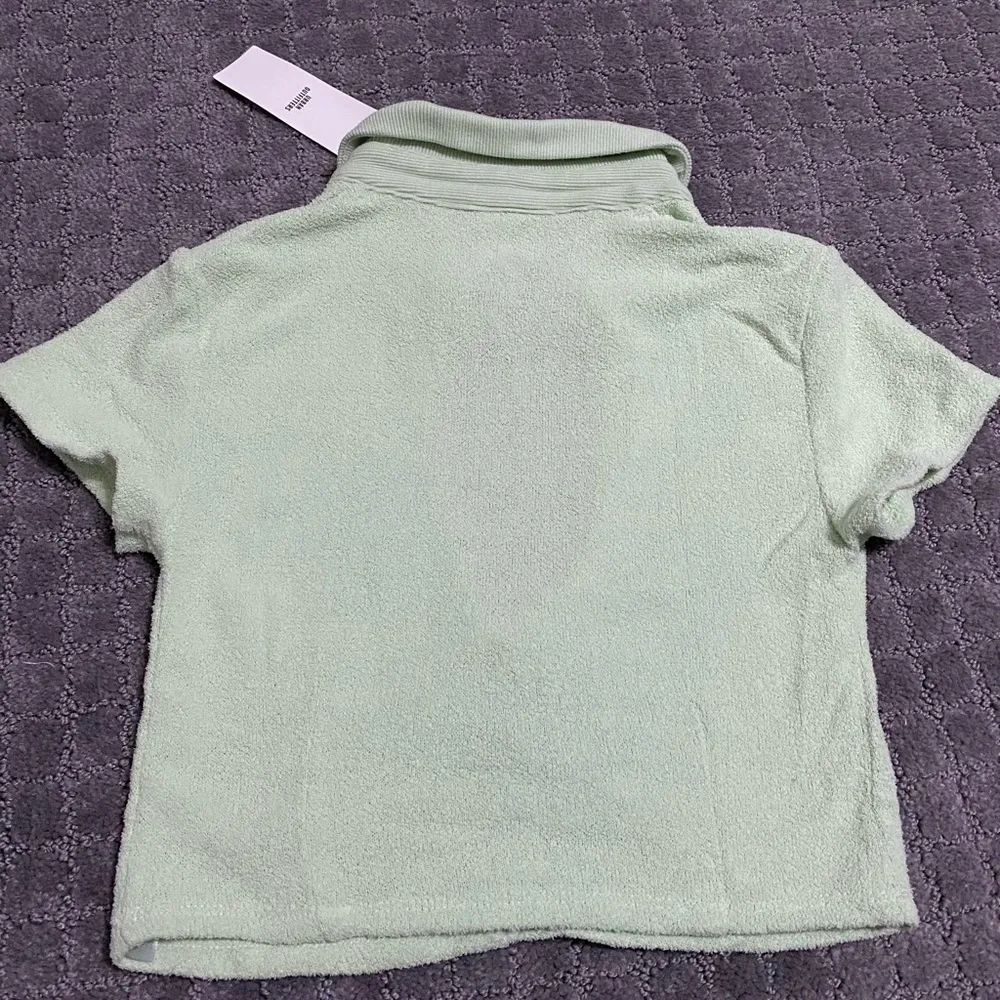 Out From Under Ari Ruched Collared Top NWT Size S - Light Green - Image 8