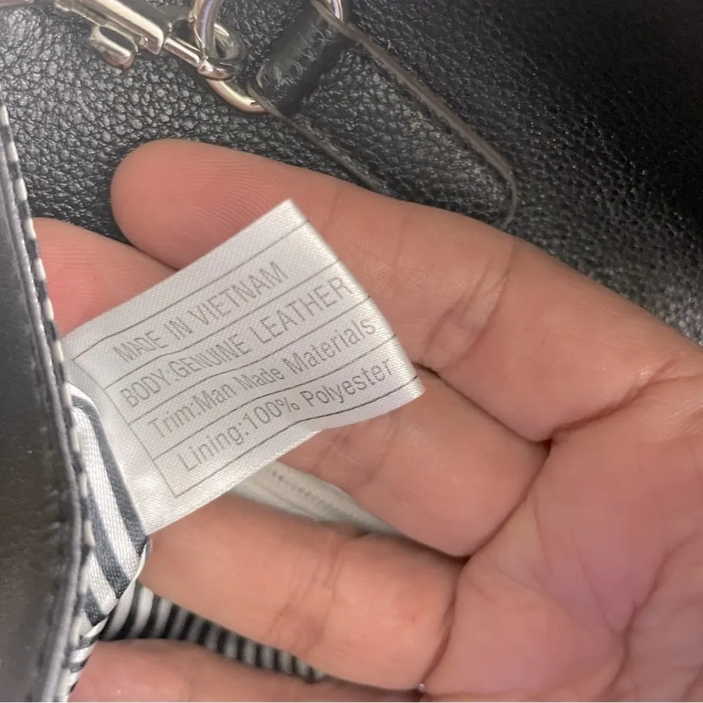 CLARKS luxurious shoulder/clutch purse. Envelope style with magnetic clasp. - Image 9