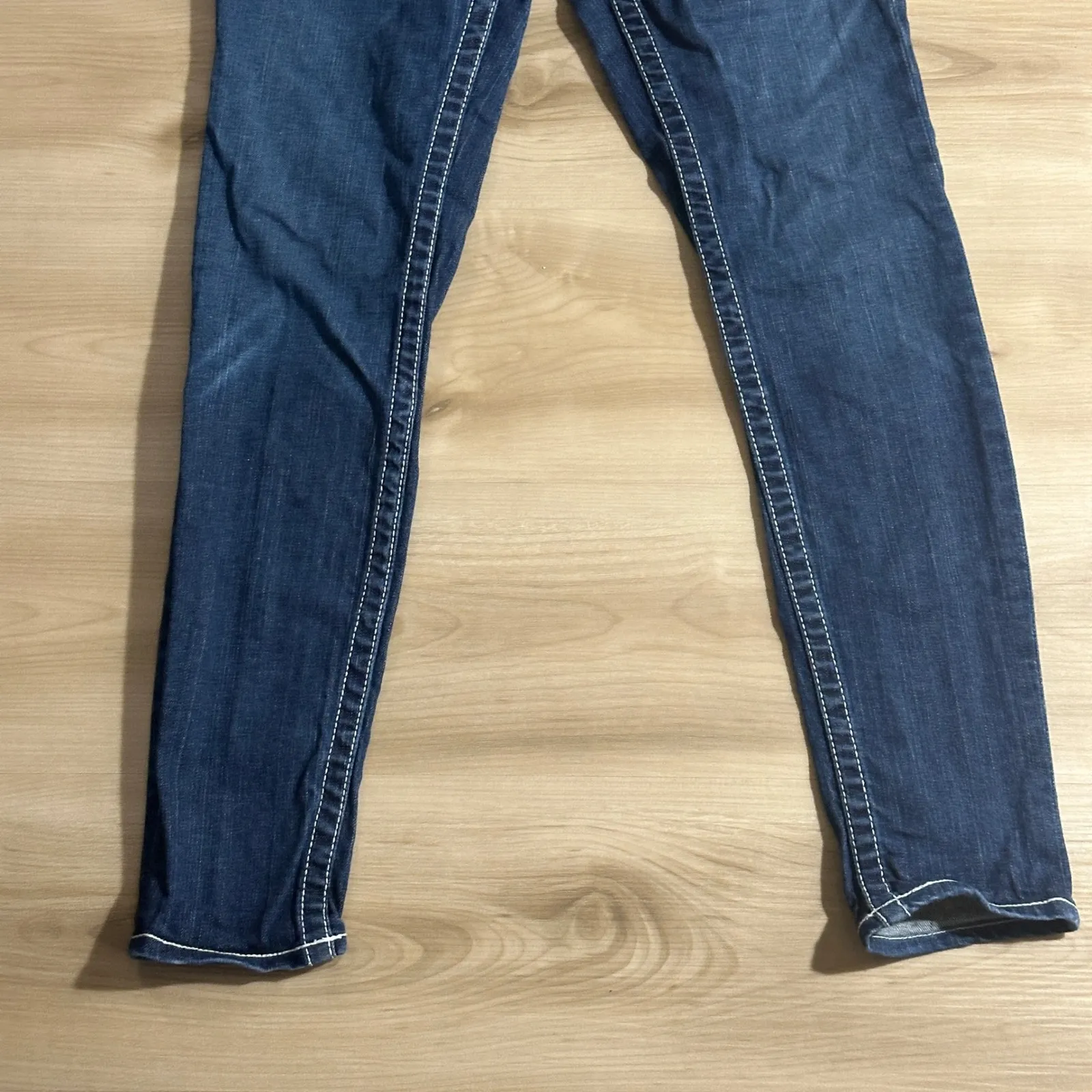 True Religion Womens Skinny Jeans Dark Wash White Stitching Detail Size 29 USA‎ - Image 4