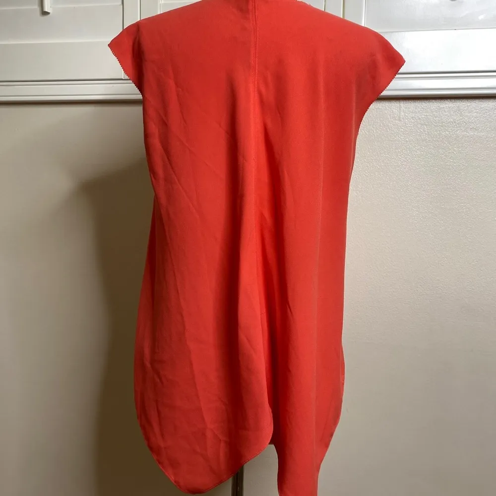 #25 Rachel Roy V-neck Hi-lo blouse. - Image 3