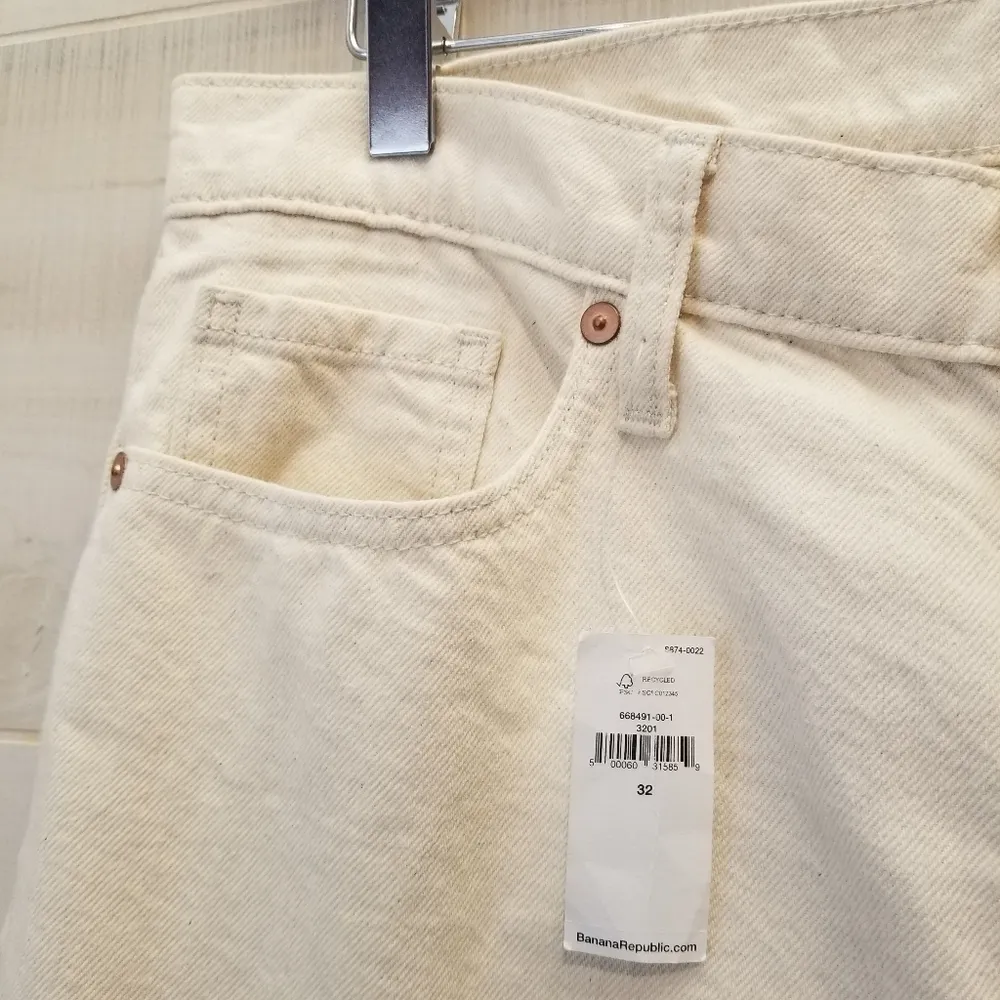 {32} NWT Banana Republic High Rise Straight Raw Hem Ankle - Image 3