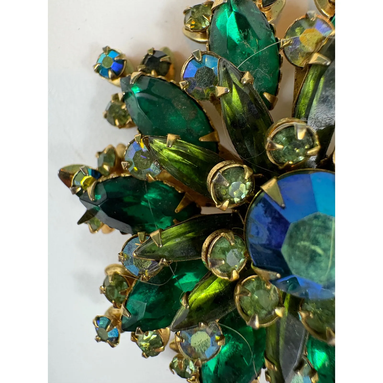 Vintage Emerald Green Aurora Borealis Rhinestone Flower‎ Brooch Pin - Image 5