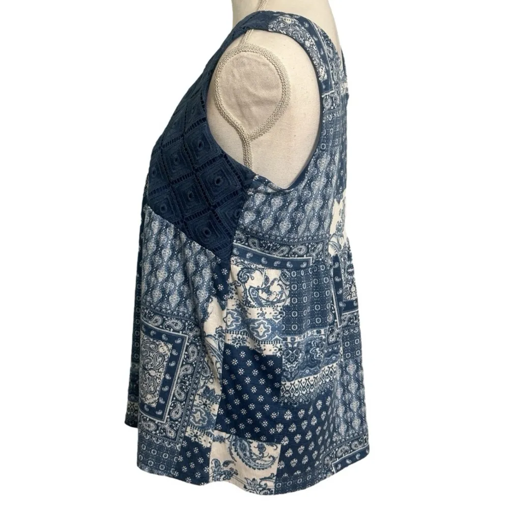 Absolutely Famous Boutique Blue/White Paisley Print Sleeveless Top NWT - Image 3