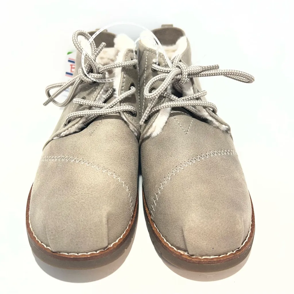 Bobs from Skechers Chill Lugs Snuggle Life ankle boots in Taupe size US 6 NWT Tan - Image 2