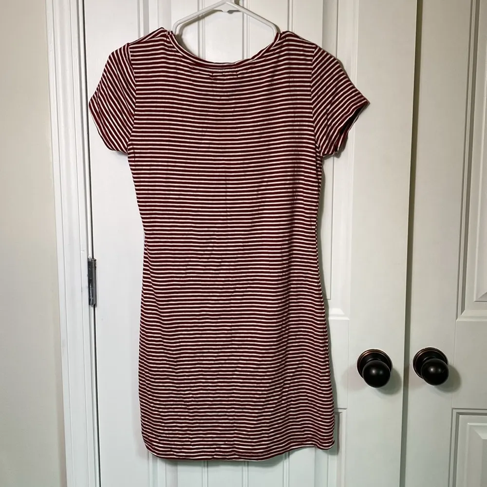 Womens short sleeve striped crew neck dress. Size Medium - Image 4