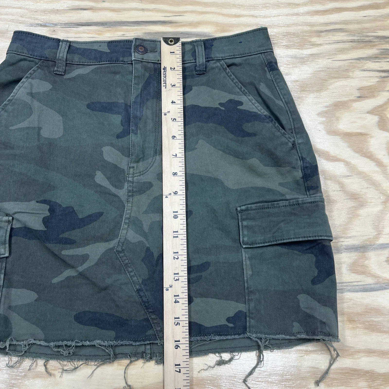 Hollister Green Camo Camouflage Mini Skirt Size 7/28 Ultra High Rise Stretch - Image 10