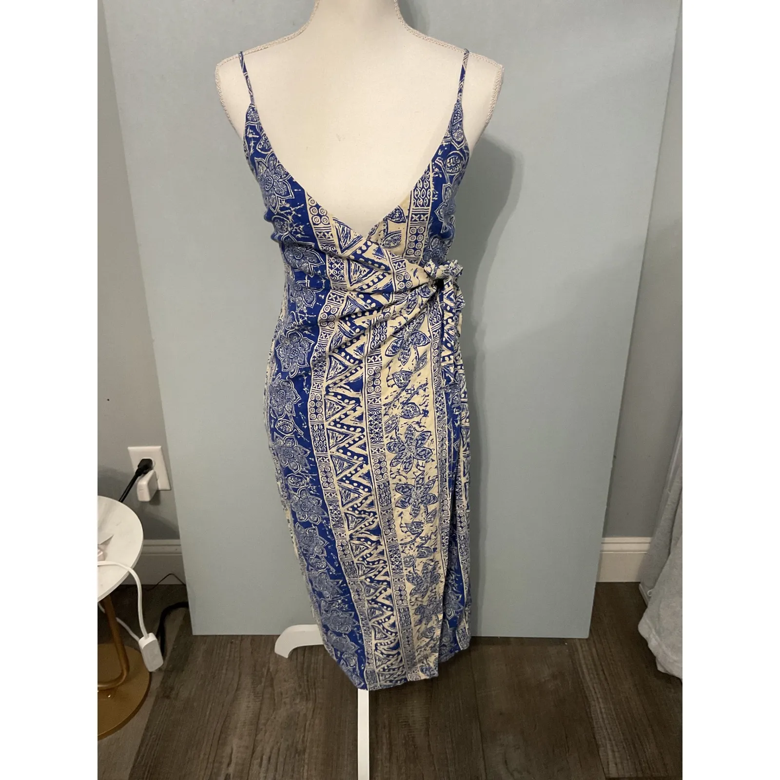 Urban Outfitters Blue White Floral Print Midi Dress - Image 3