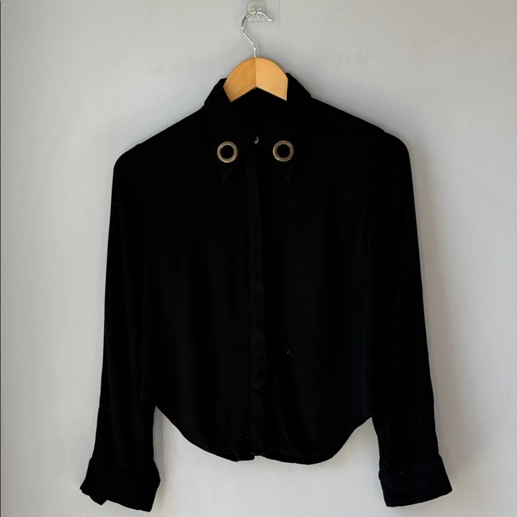 Assembly New York Gallery Girl Gold Metal Grommet Eyelet Long Sleeve Shirt Black - Image 2