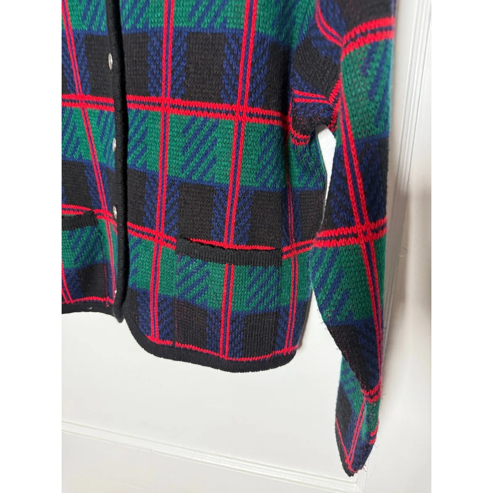Vintage Tally Ho Red Green Tartan Plaid Grandpa Cardigan Button Sweater Medium - Image 3