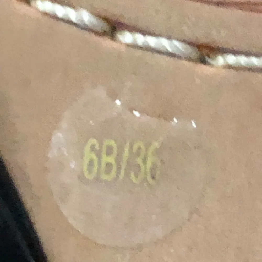 Vince Camuto Wedge Sandals Womens 6B Used Gun Metal Gray - Image 8