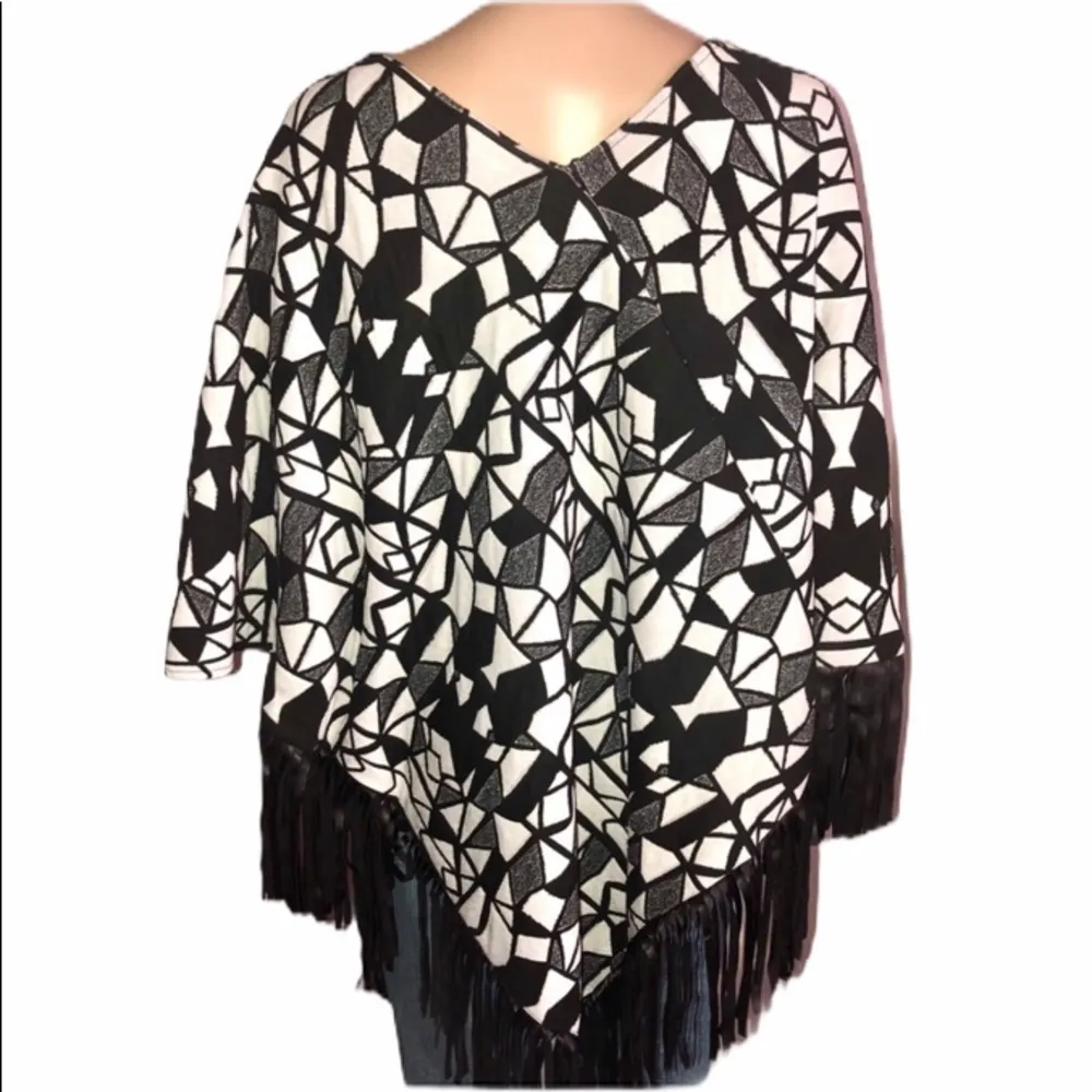 Vince Camuto Two by  sleeved poncho - Image 3