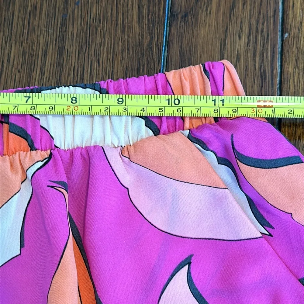 Tyche  pink floral pattern shorts size S - Image 3