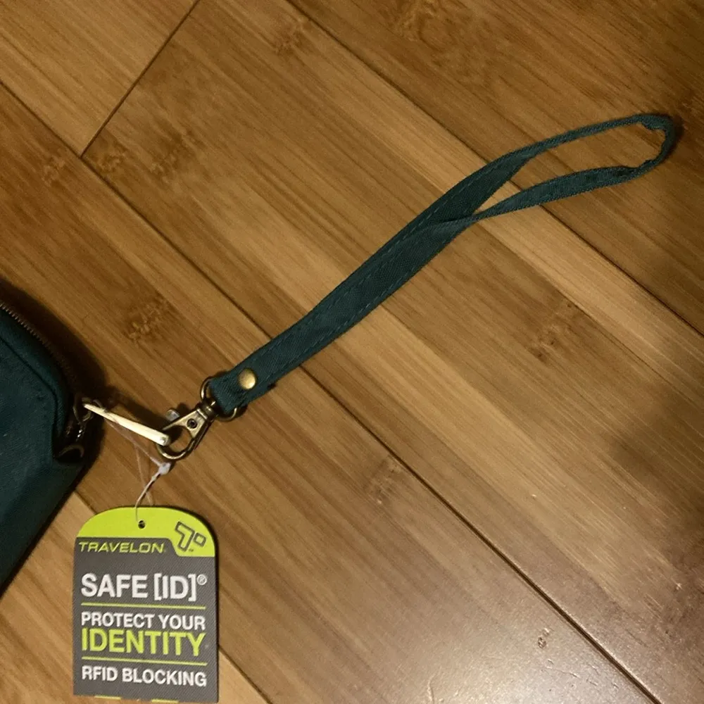 Travelon RFID Blocking Signature Pleated Zip Around Wallet 7.75”x4”x1” Teal NWT - Image 4